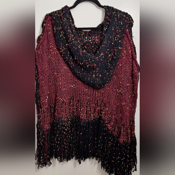 NWT One-Of-A-Kind Knitted Hooded Cold Shoulder Sleeveless Sweater With Fringe - Picture 4 of 9